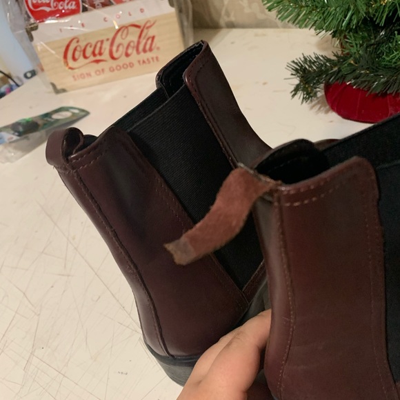 Burgundy boots slight square toe - Picture 6 of 6